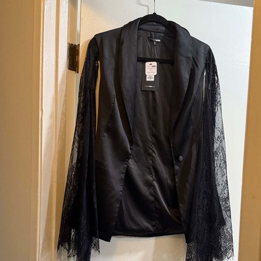 Fashion Nova Black Lace Sleeve Blazer